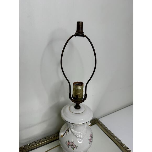 Vintage 1940s Small Vanity Lamp, Ceramic with Gold trim and Floral Design - Picture 4 of 10